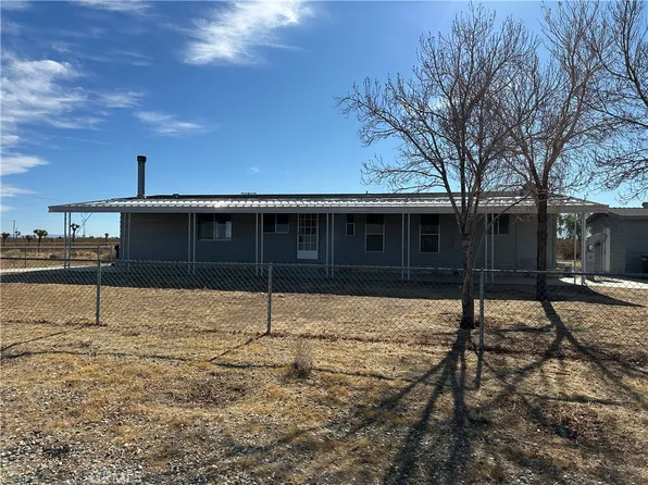 7455 Luna Rd, Phelan, CA 92371