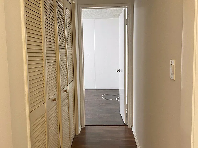 911 N Harper Ave #2 — Photo 4