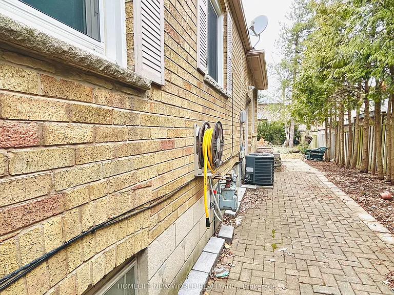 298 Empress Ave #BASEMENT — Photo 17