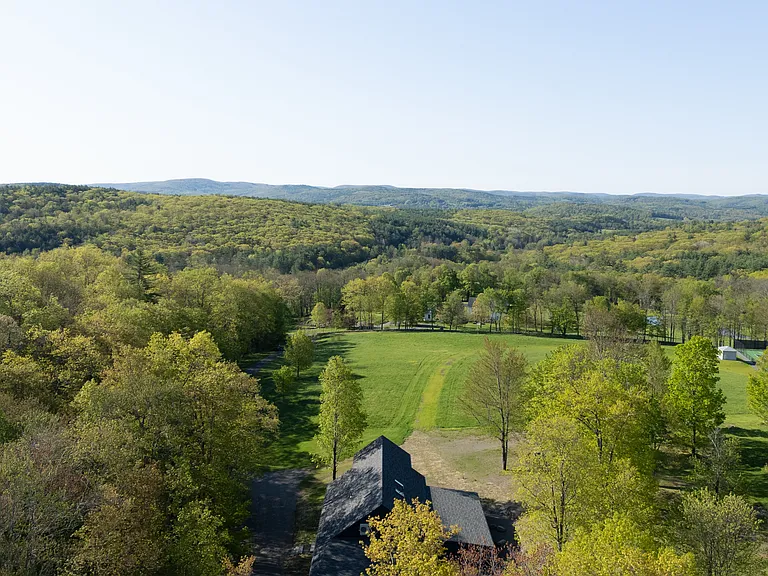 323 Haddock Hill Rd — Photo 22