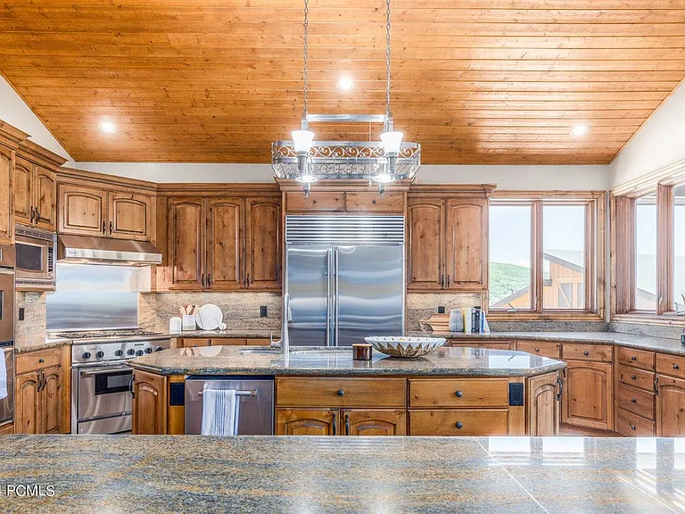 2600 Meadows Dr — Photo 10