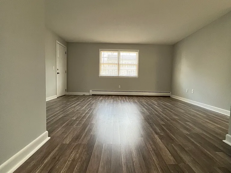 5 Lawrence Ave — Photo 3