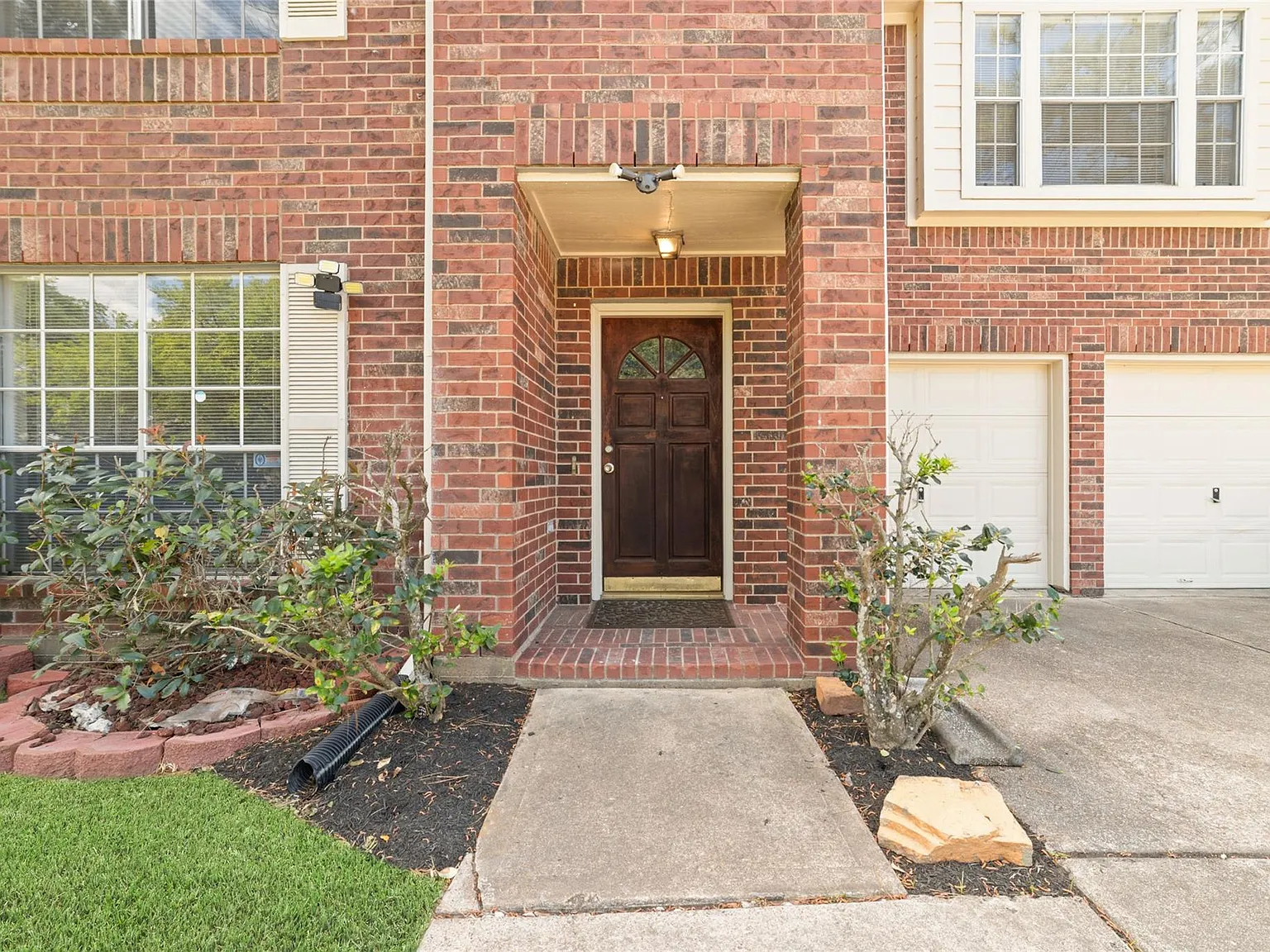 4 bed, 2.5 bath, 2686 sqft, $2,390 — Photo 2
