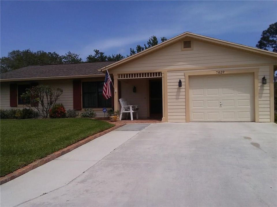 Entrance with one car garage
