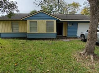 206 Cypress St, Lake Jackson, TX 77566