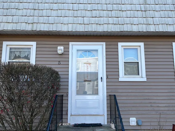 57 Meetinghouse Village #5, Meriden, CT 06450