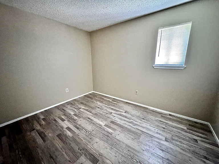 922 W Oak Ave #2 — Photo 11