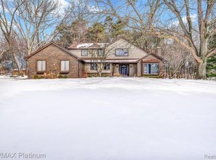 9247 Blueberry Hl, Howell, MI 48843