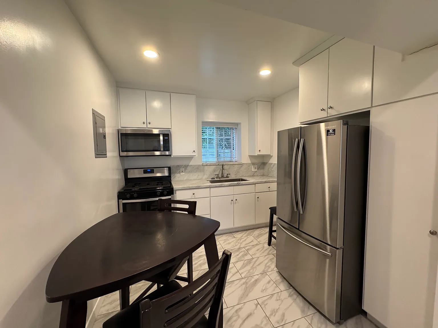 Studio, 400 sqft, $2,300 — Photo 4