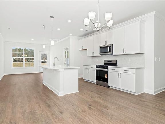 4th image of 110 Lemongrass Ln