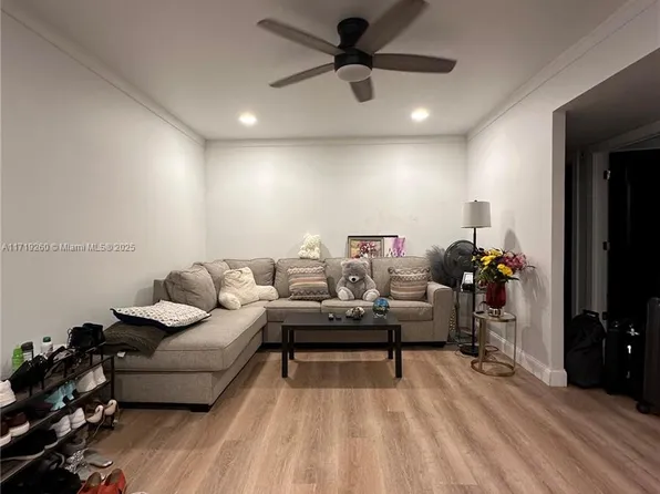 5100 SW 41st St APT 328, Hollywood, FL 33023