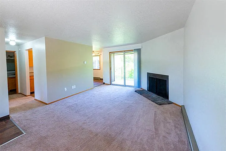 Royal Oaks Apartments — Photo 16