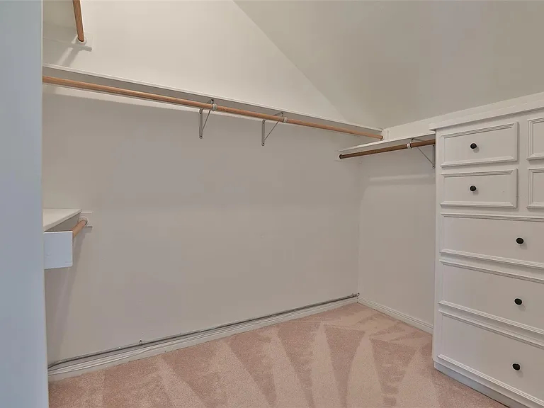 423 W 32nd St — Photo 25