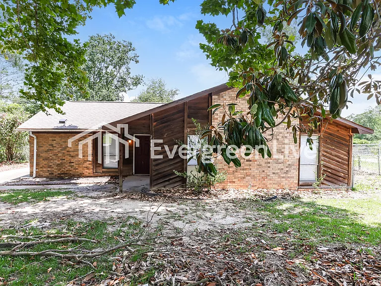 2686 Barclay St — Photo 1