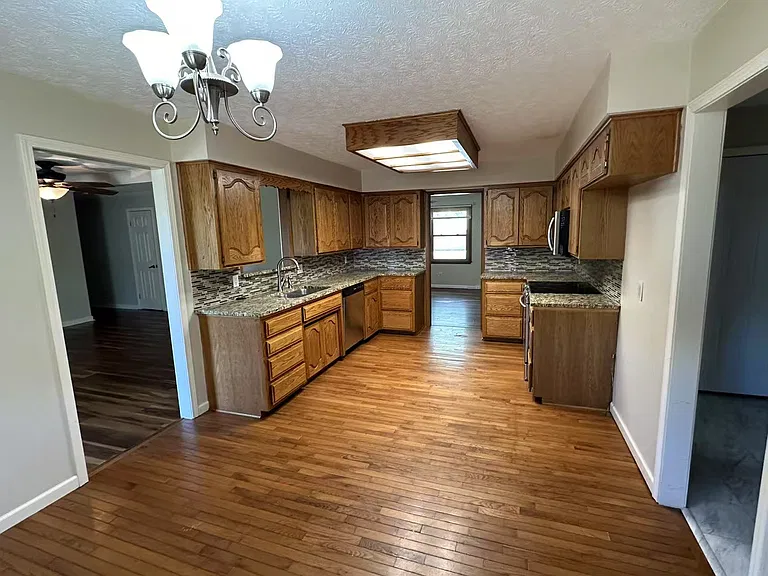 2799 W Buena Vista St — Photo 6