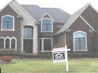 8801 Middleton Ct, Grosse Ile, MI 48138