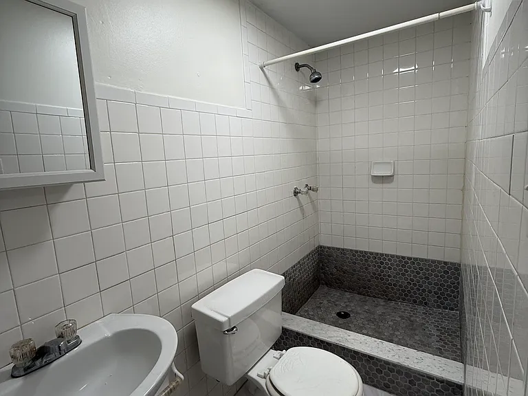 2107 N Sterling Ave #B — Photo 9