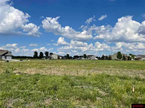 2210 Anchorage Dr, North Mankato, MN 56003