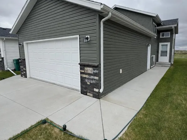 6850 67th St S, Horace, ND 58047