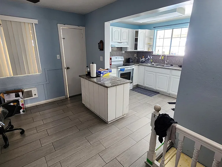 1235 Lewis St — Photo 4