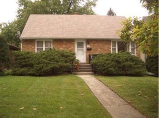 18 Arthur Ave, Clarendon Hills, IL 60514