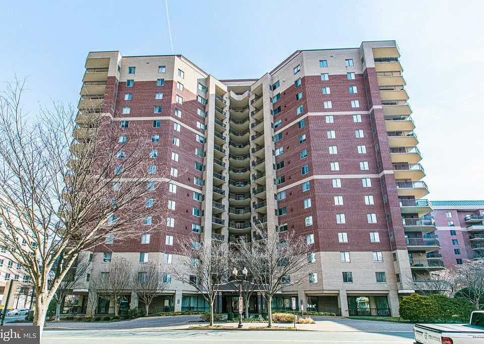 1st image of 901 N Monroe St APT 207