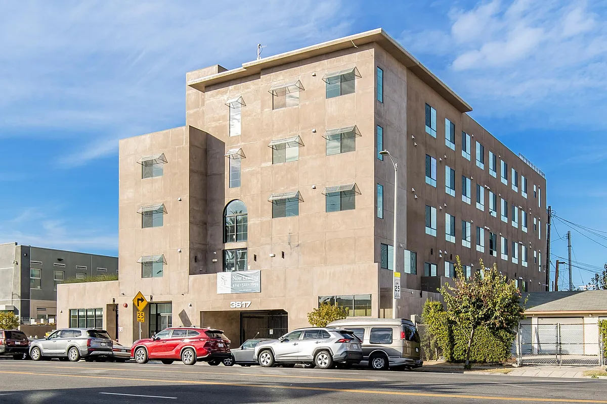 Building Photo - 3621 Venice Blvd #403