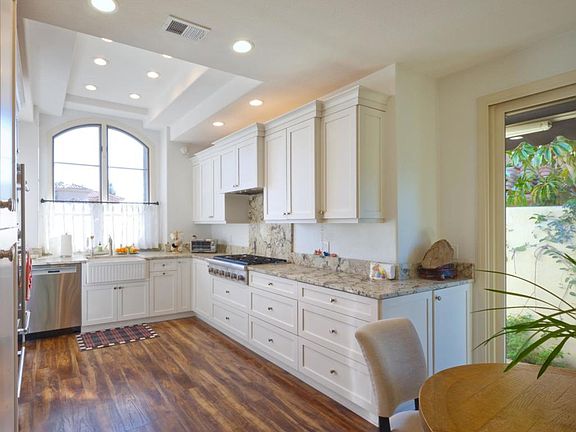 3rd image of 15522 Churchill Downs