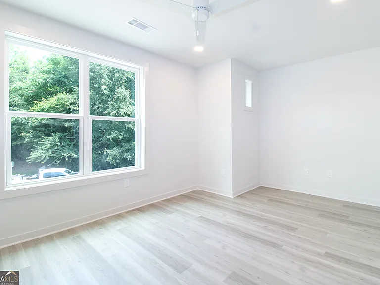 240 Martha Dr #110 — Photo 6