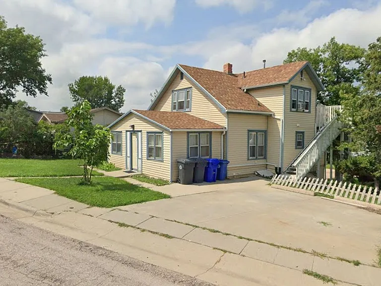 1001 Silverleaf Ave — Photo 2