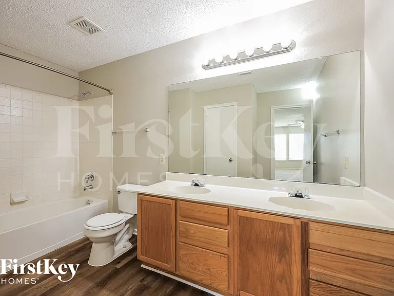 7915 Cherry Glade — Photo 12