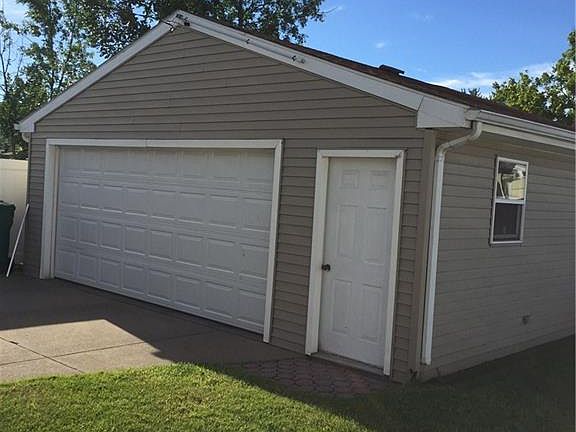 5th image of 3648 Sherwood Ave