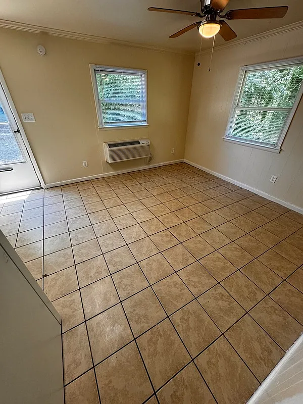 1 bed, 1.0 bath, $995 — Photo 3