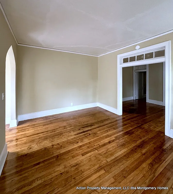 1716 Winona Avenue — Photo 3
