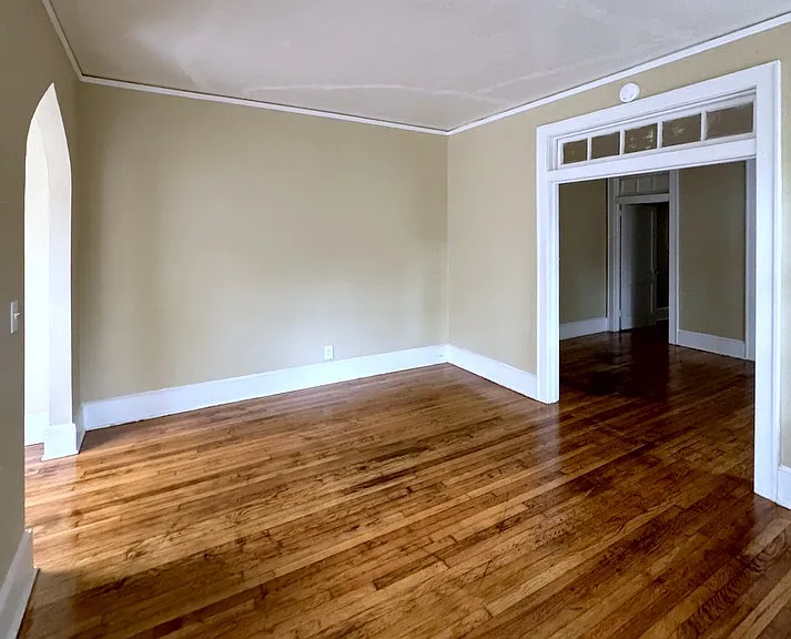 1716 Winona Ave — Photo 3
