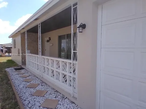 7140 SW 15th St, Pembroke Pines, FL 33023