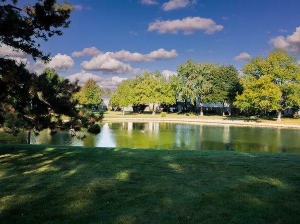630 Cumberland Trl APT Aa1, Roselle, IL 60172