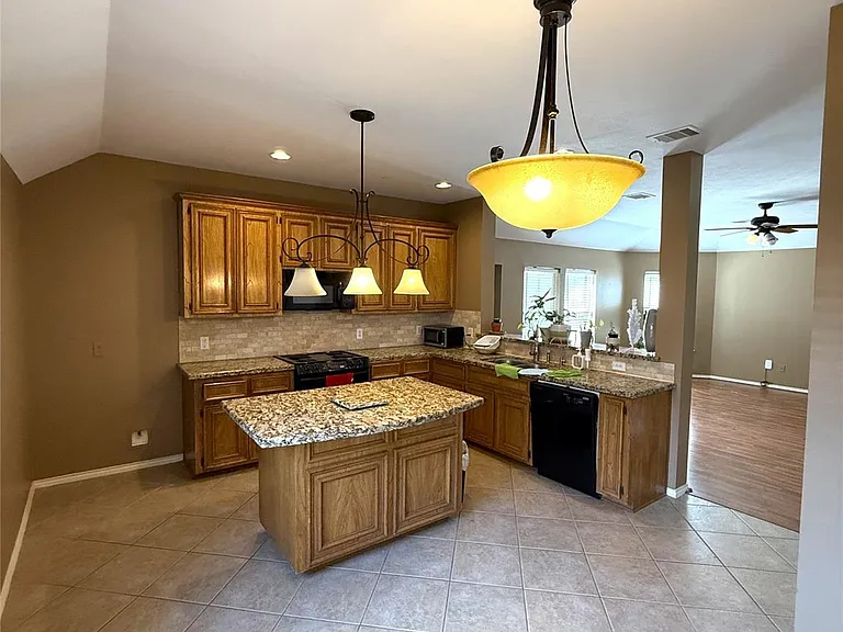 3906 Eastland Lake Dr — Photo 10
