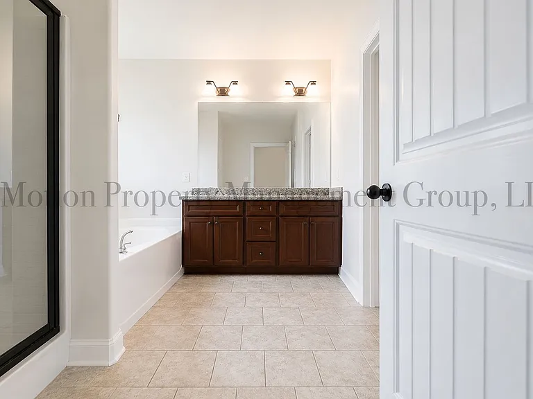 215 Rainsong Trl — Photo 8