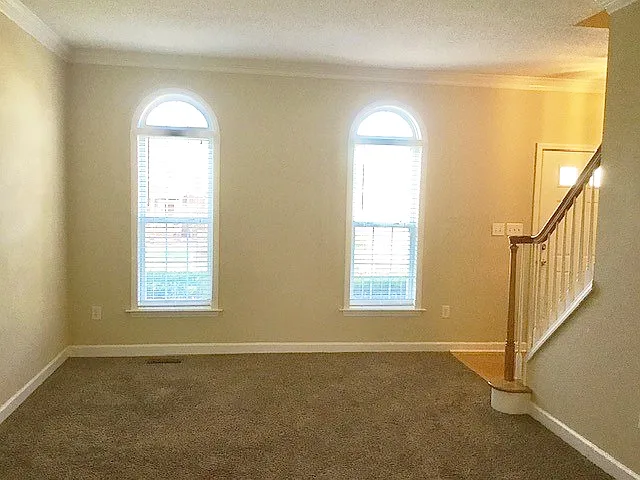 4304 Southern Oak Dr — Photo 2