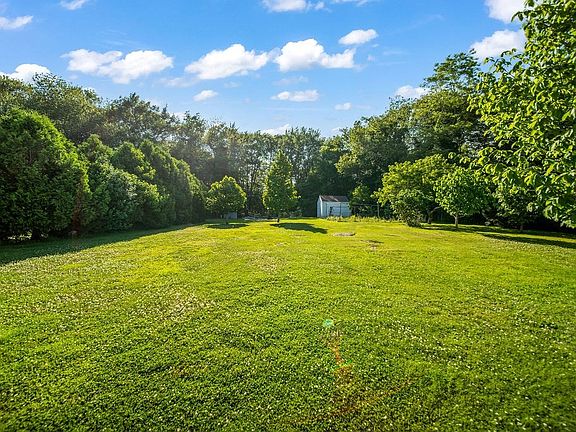 5th image of 35 Lazywood Ln