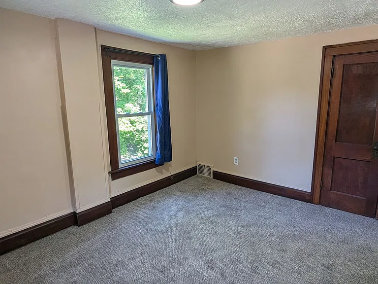 443 W Thornton St — Photo 26