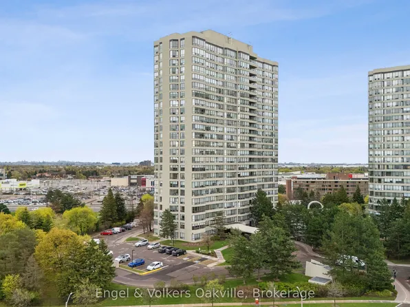 22 Hanover Rd Unit 201, Brampton, ON L6S 5K7