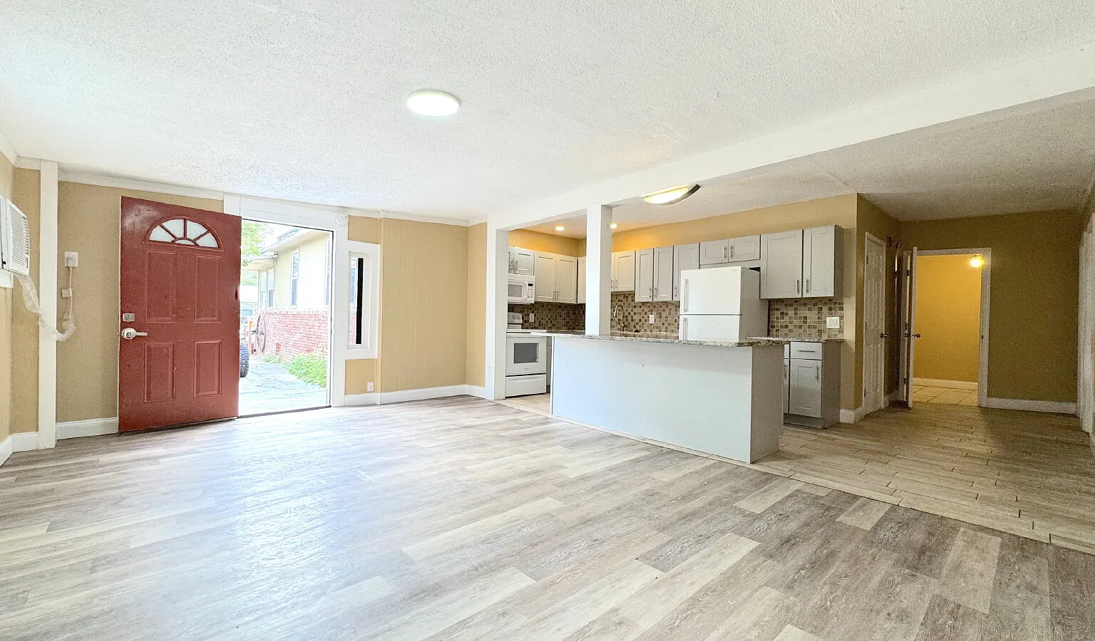 3 bed, 1330 sqft, $1,950 — Photo 3