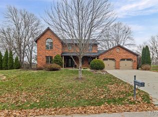 22 Waterford Ln, Glen Carbon, IL