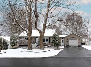 1 Overbrook Cres, New Hartford, NY 13413