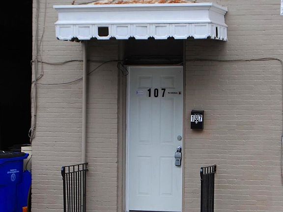 2nd image of 107 S Mulberry St