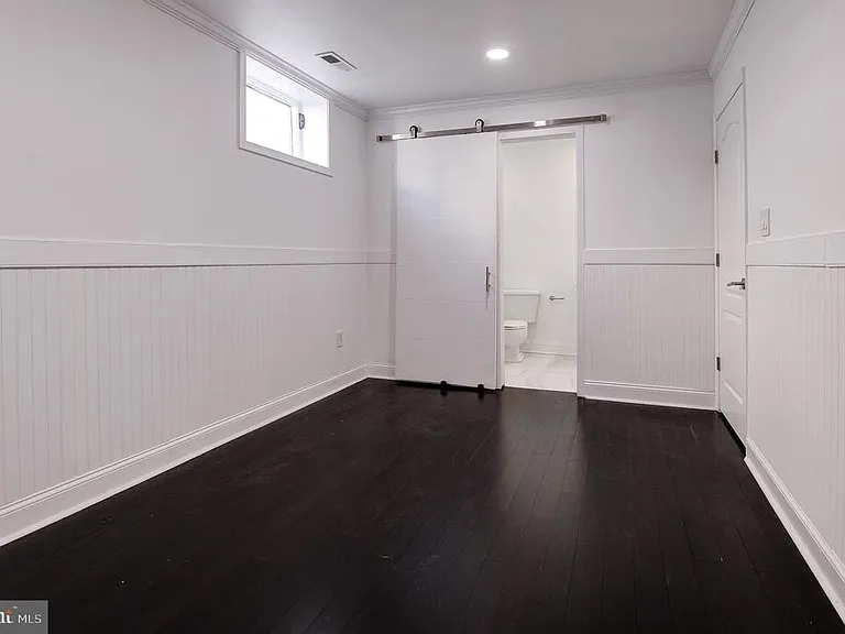 1628 Great Falls St — Photo 15