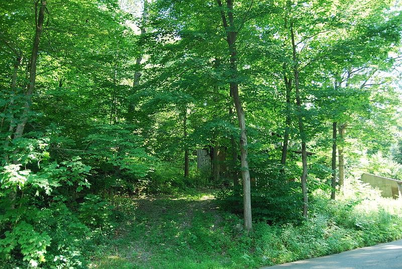 2nd image of 92 Riverside Rd