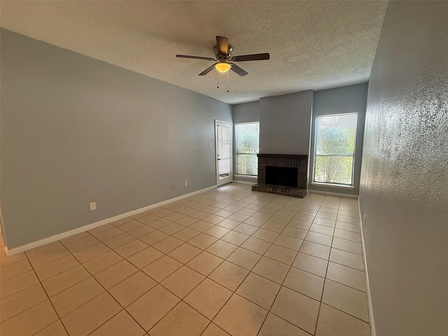 1 bed, 1.0 bath, 784 sqft, $975 — Photo 1